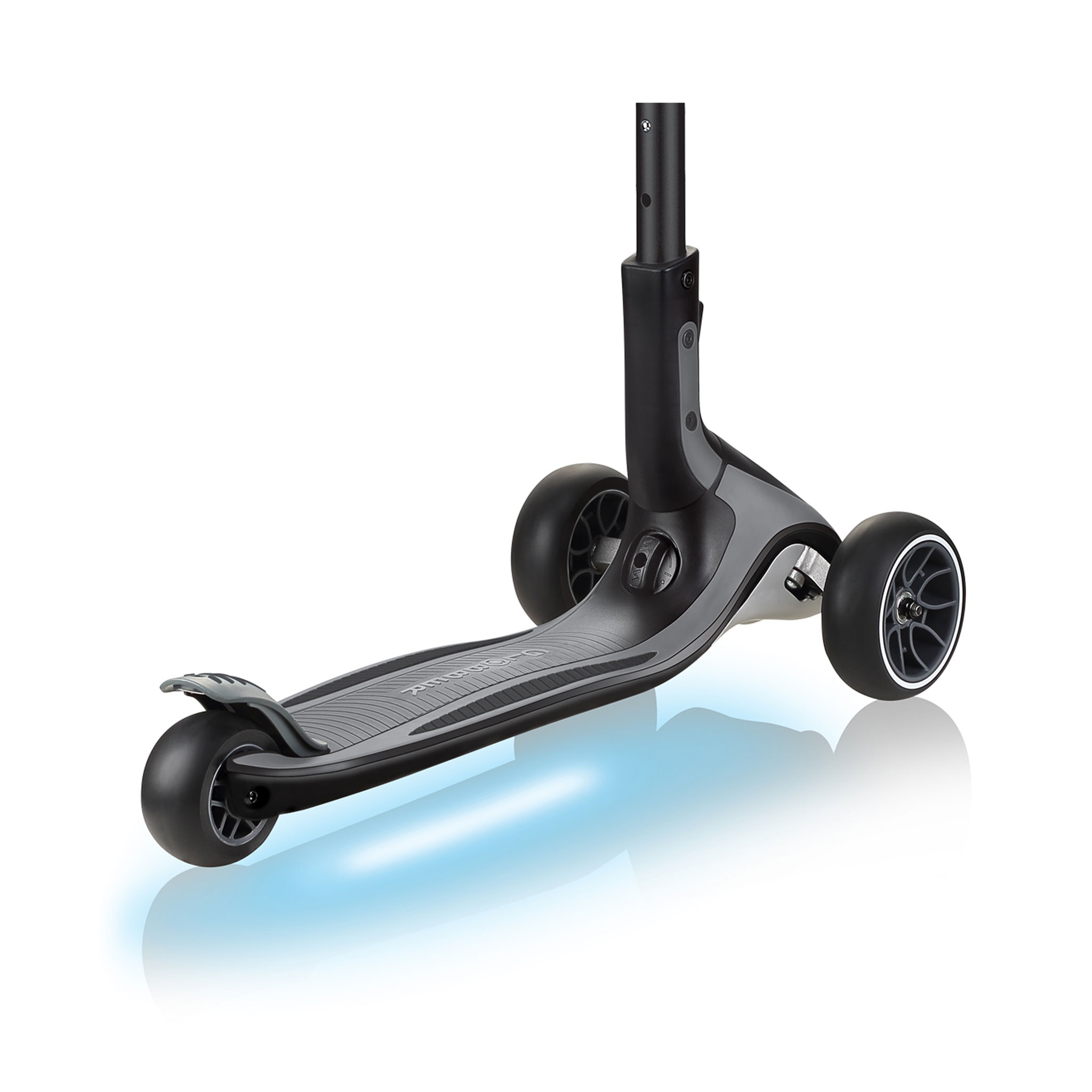ULTIMUM-LIGHTS-patented-steering-system-on-3-wheel-scooter-for-kids-and-teens-black 5