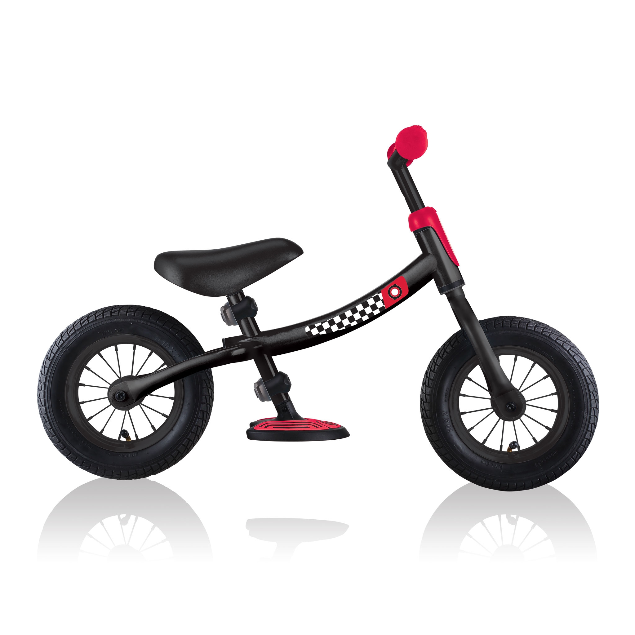 GO-BIKE-AIR-toddler-balance-bike-transform-bike-frame-from-low-frame-position-into-high-frame-position_black-red 4