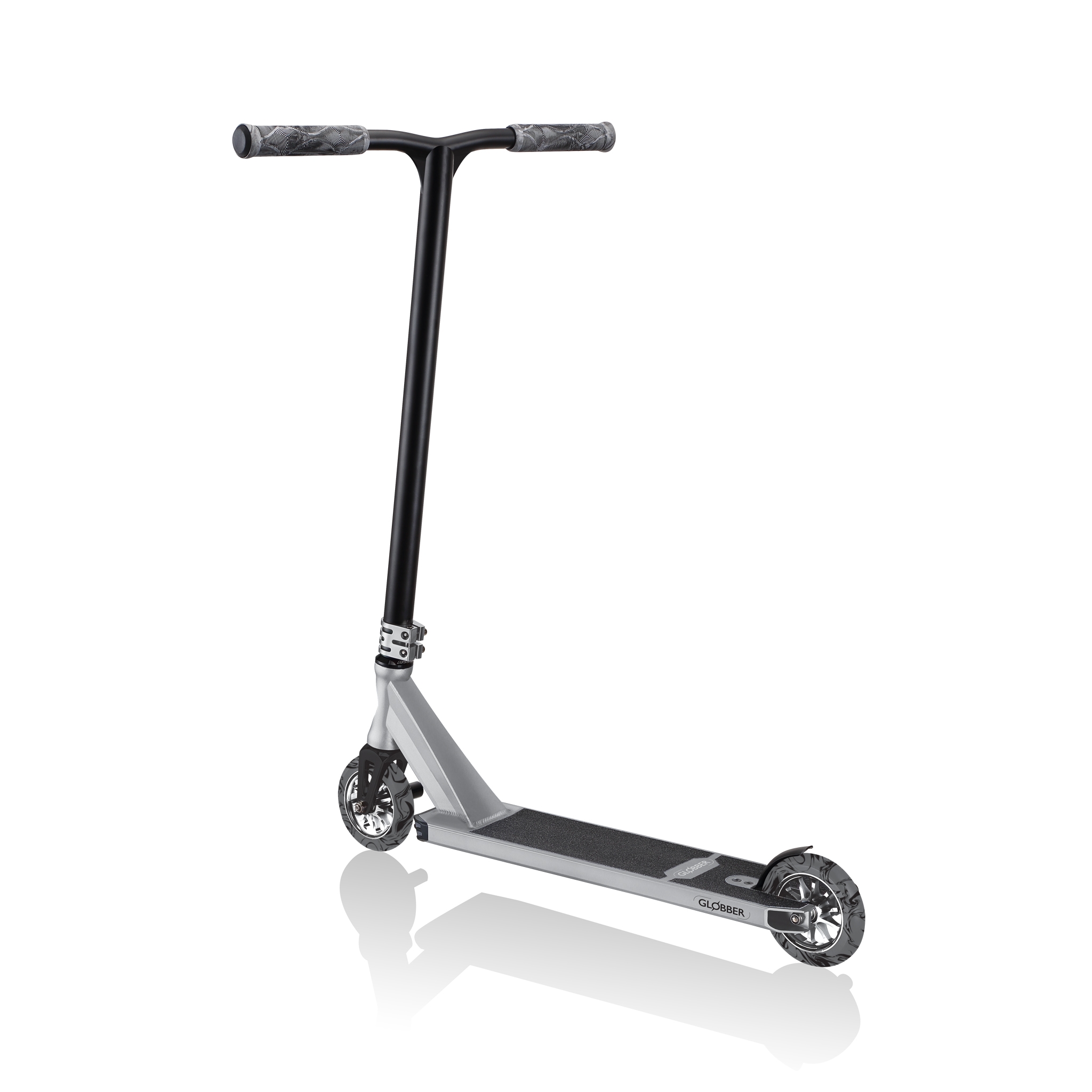 long-and-wide-stunt-scooter-t-bar-Globber-GS900 3