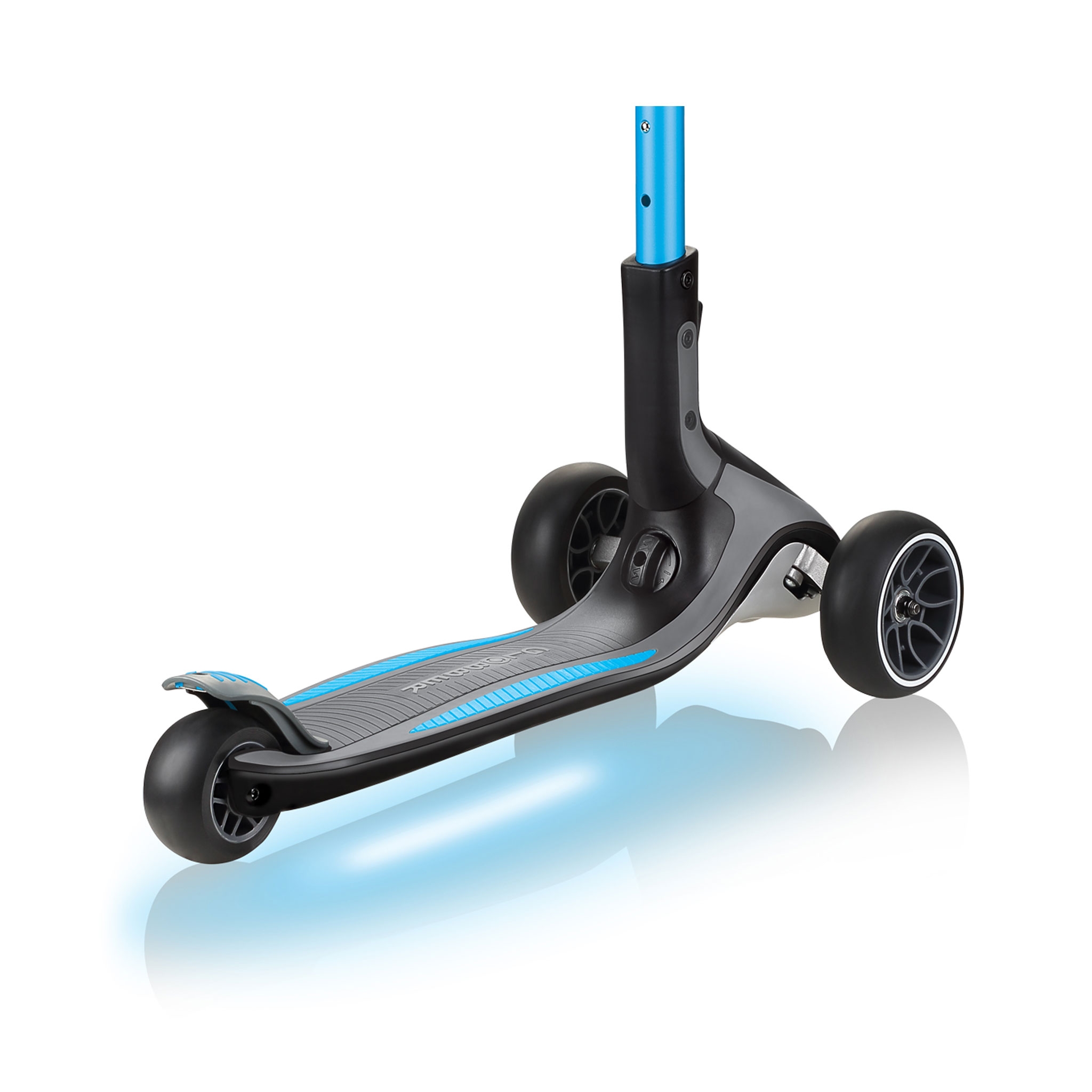 ULTIMUM-LIGHTS-patented-steering-system-on-3-wheel-scooter-for-kids-and-teens-sky-blue 5