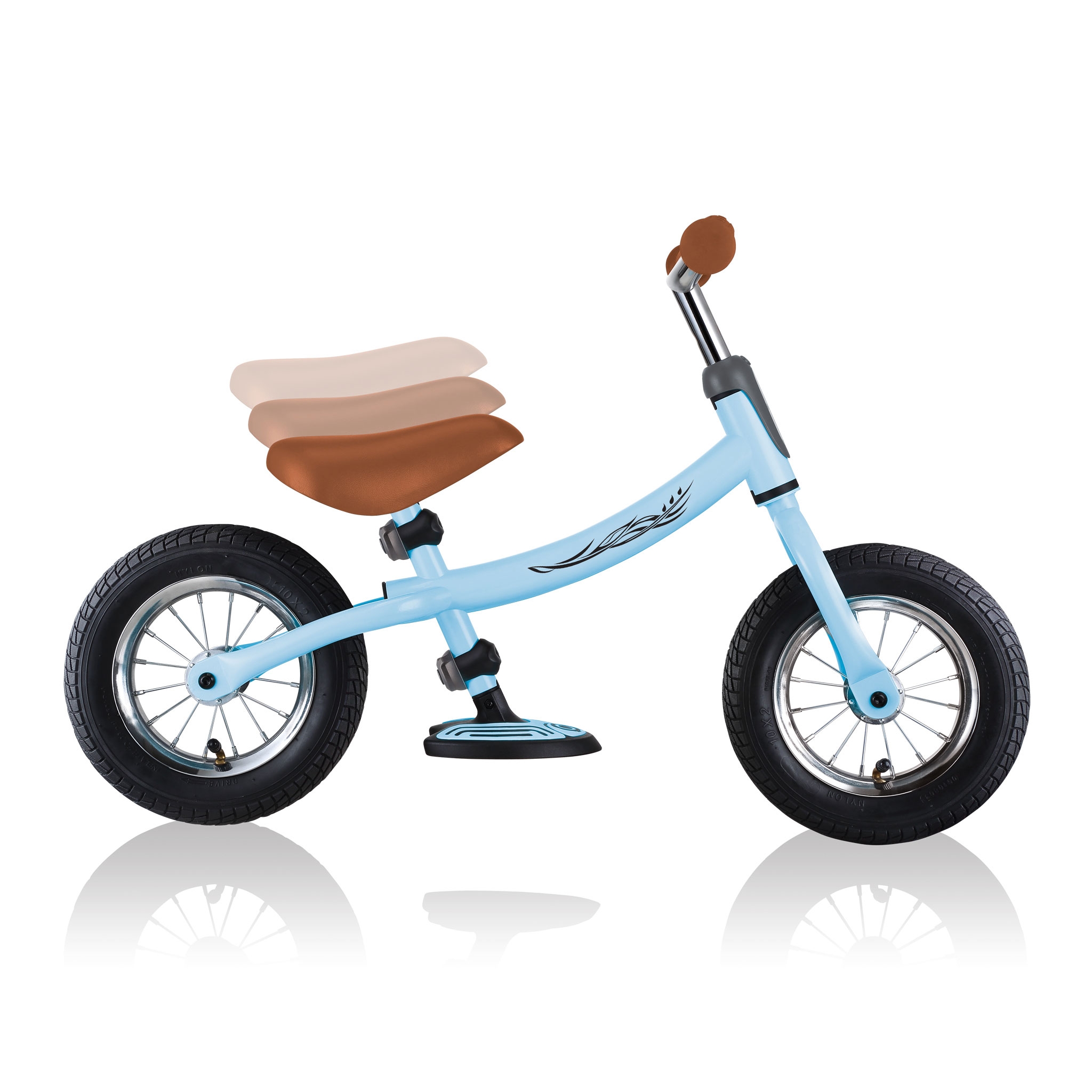 GO-BIKE-AIR-adjustable-toddler-balance-bike-with-6-height-adjustable-saddle-and2-height-adjustable-handlebar_pastel-blue 2