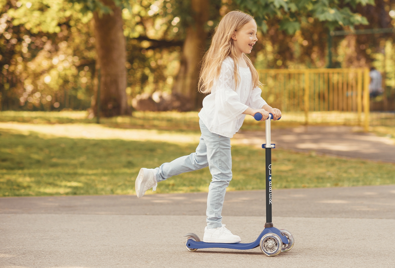 Globber GO UP kids and toddlers scooters with removable seat