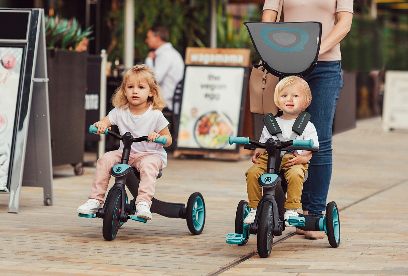 Un triciclo seguro para padres y niños pequeños
