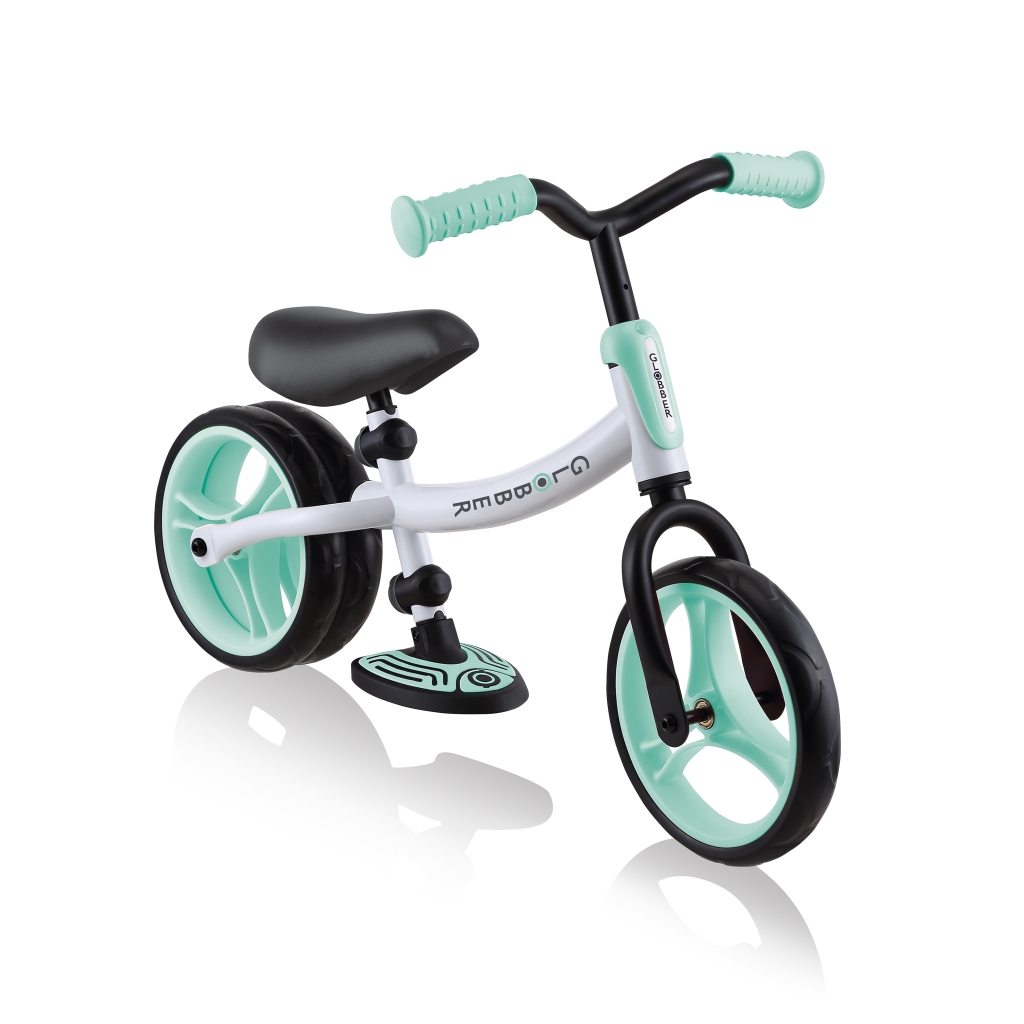 Balance bike with deals 2 rear wheels
