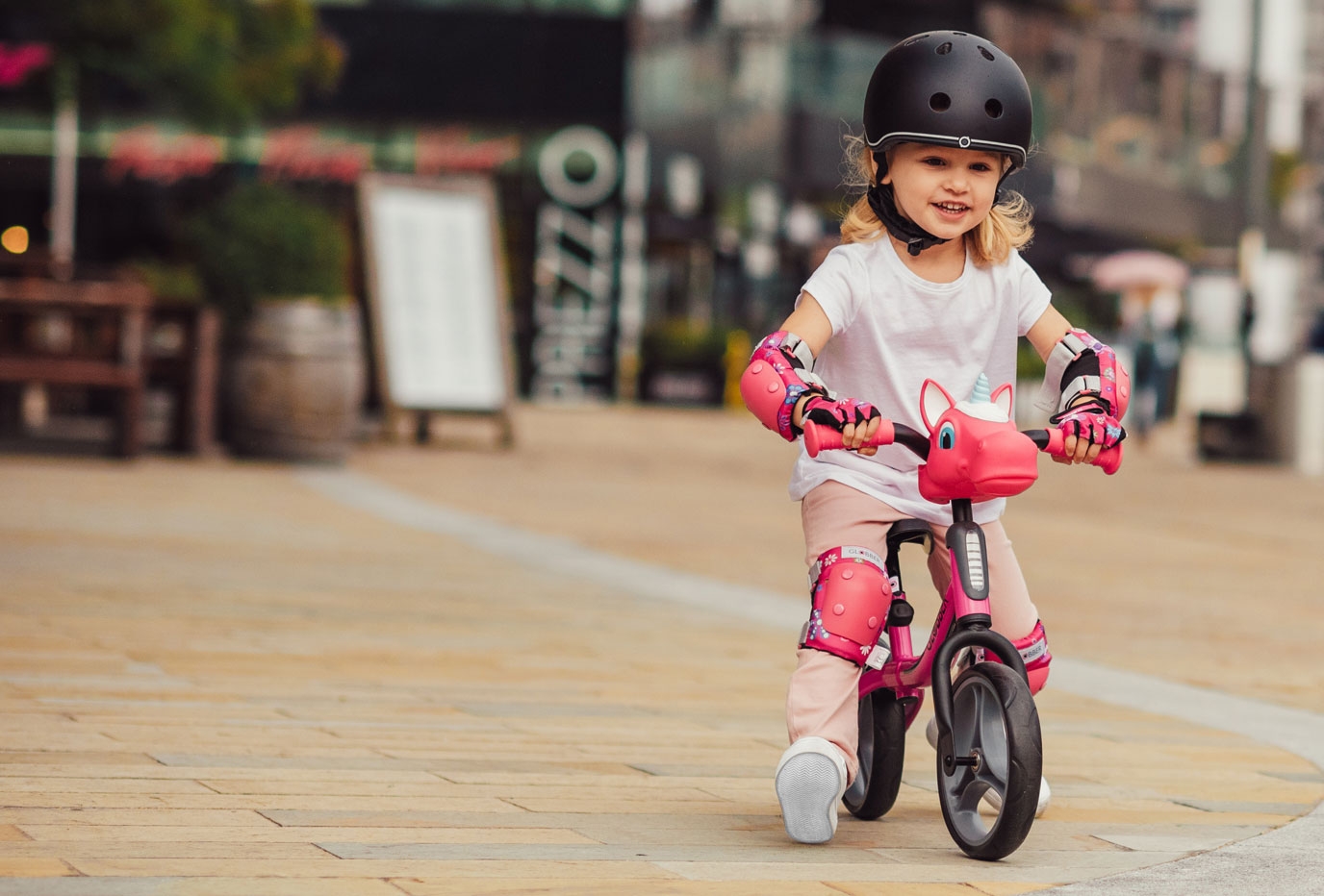 Bici robusta rosa per bambine e bambini. 