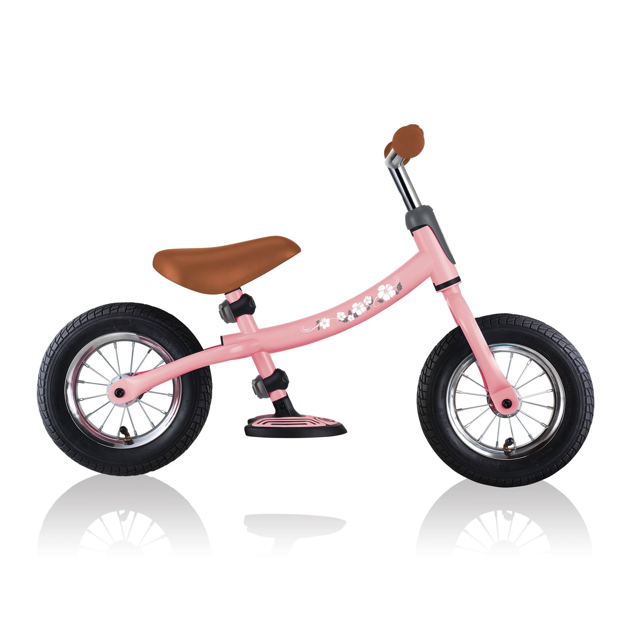 GO-BIKE-AIR-toddler-balance-bike-transform-bike-frame-from-low-frame-position-into-high-frame-position_pastel-pink 4