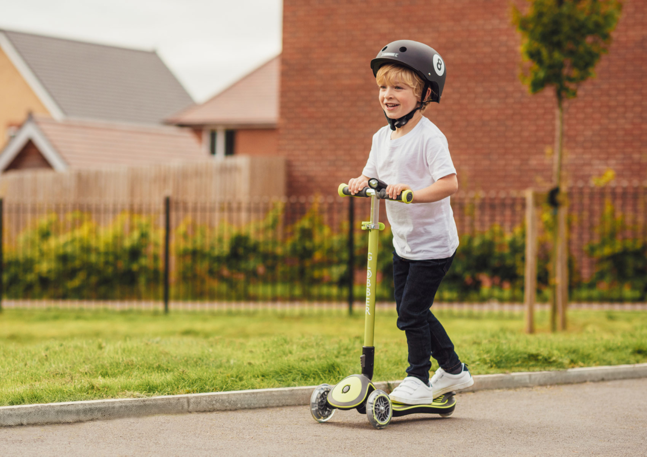 nøje skab bagværk ELITE Series: 3-Wheel Light-Up Scooters for Kids – Globber