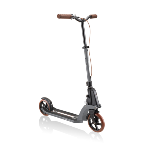676 380 Kick Scooter With Handbrake