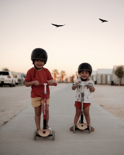 Globber-siblings-primo-foldable-wood-lights-wooden-scooter